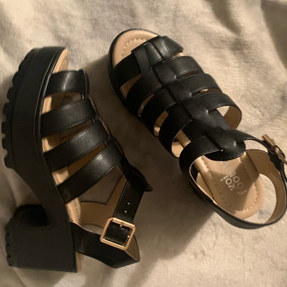 [NEW] Nasty Gal Black Platform Sandal US 6 - Picture 5 of 5